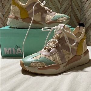 Multicolor Sneakers, new never worn!!